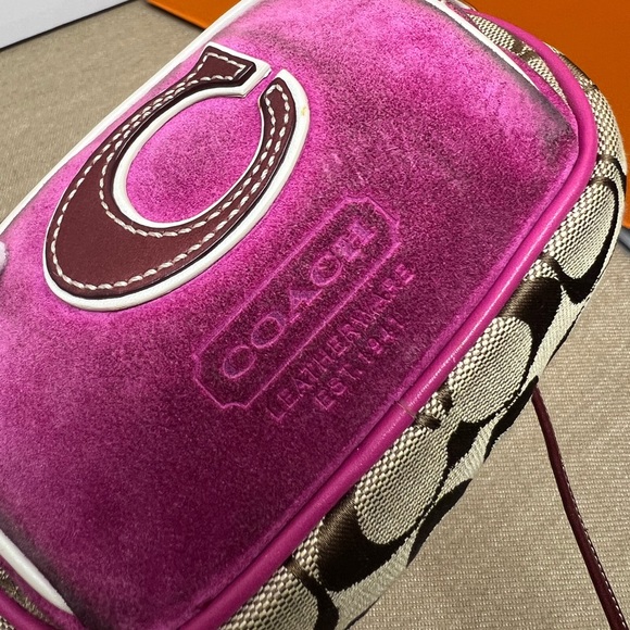 COACH RARE Jacquard Signature "C" Pink Suede Camera Crossbody Bag - Picture 9 of 9
